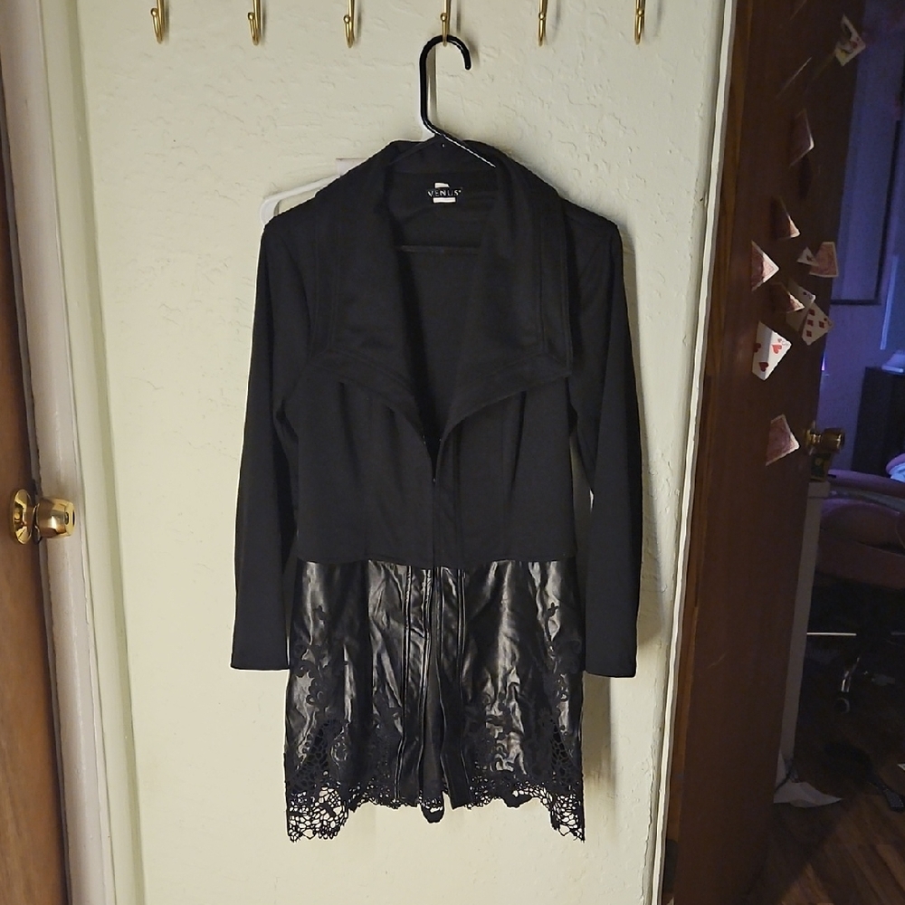 VENUS Elegant Black Apparel